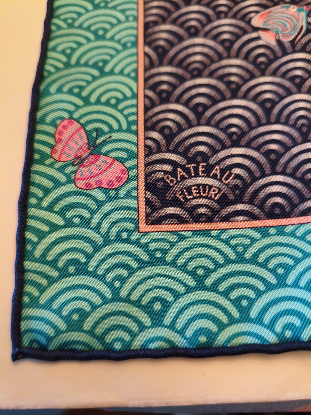AUTHENTICATED 💙 Hermès NWOT Bateau Fleuri 100% Silk Square + Original Box - Picture 10 of 16